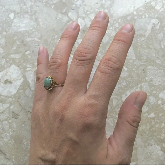 Jade Oval Yellow Gold Victorian Vintage Ring - Picture 4 of 11